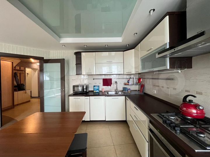 3-к. квартира, 100 м², 10/10 эт.