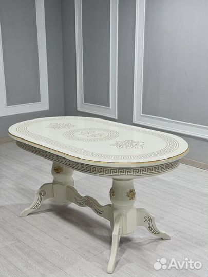 Обеденный стол со стульями версаче