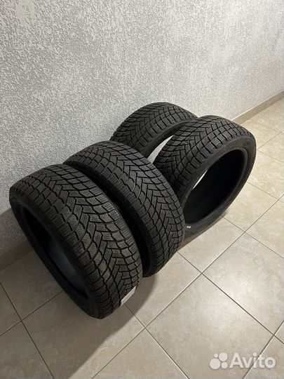 Michelin X-Ice Snow 235/45 R18 98H
