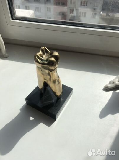 Статуэтка зуб из бронзы