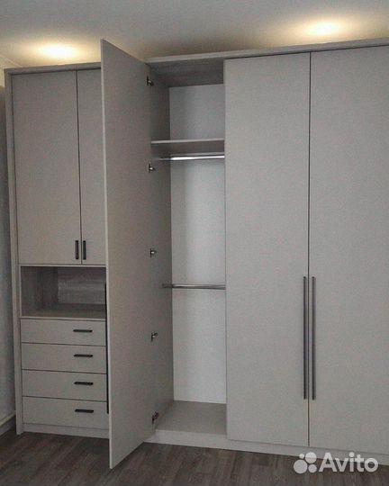 Шкаф распашной на заказ фаб в прихожую