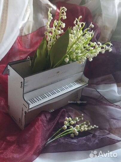 Ландыши ручной работы. В смешанной технике