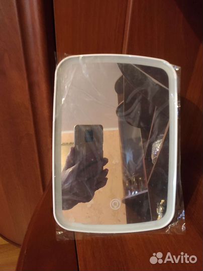 Зеркало для макияжа с подсветкой