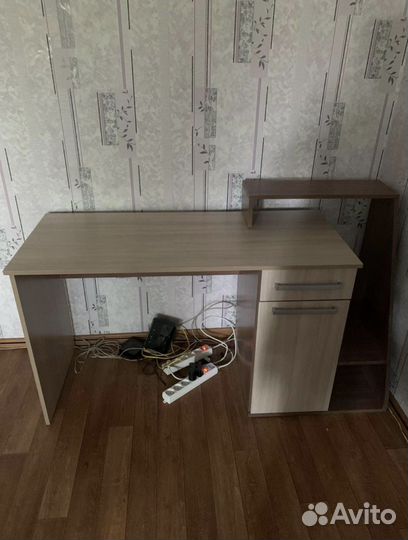 Письменный стол