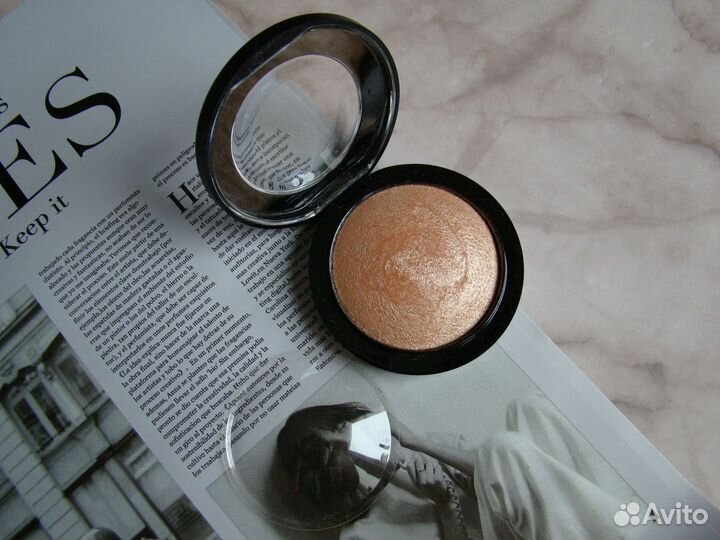 Пудра, Тени 12 и 9 цветов от фирмы MAC