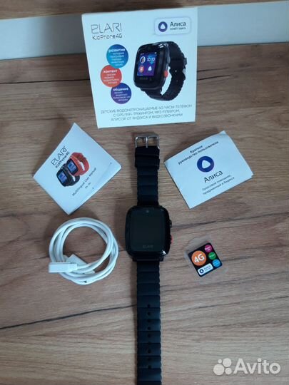 Детские часы elari KidPhone 4G с Алисой