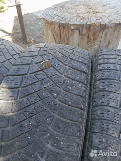 Pirelli P Zero Rosso 215/60 R17