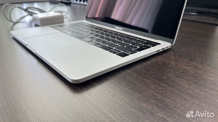 Apple MacBook Pro 13 2017 touch bar