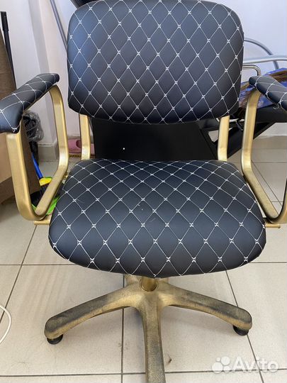 Парикмахерское кресло