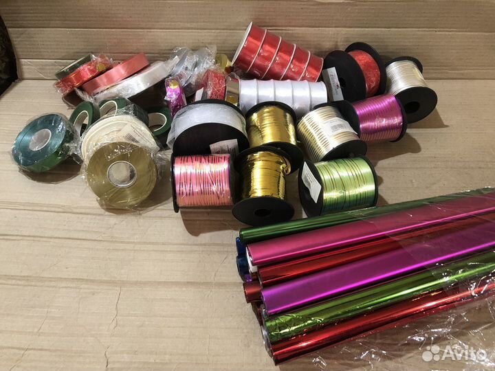 Лента и бумага для упаковки цветов и подарков