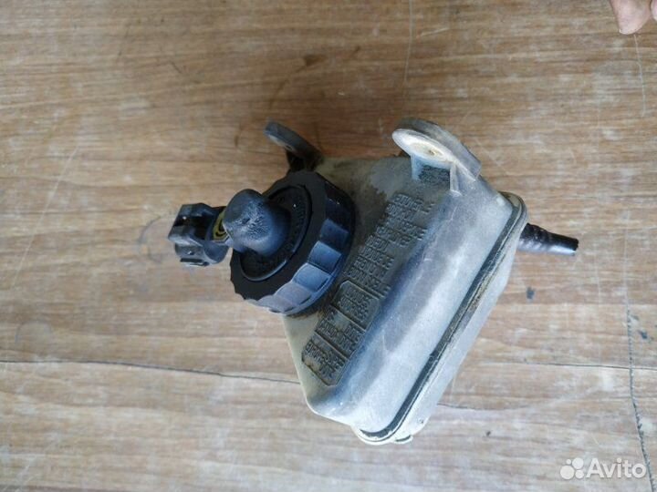 Бачок для тормозной жидкости Ford Focus 1 1.8 2003
