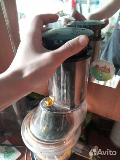 Соковыжималка шнековая