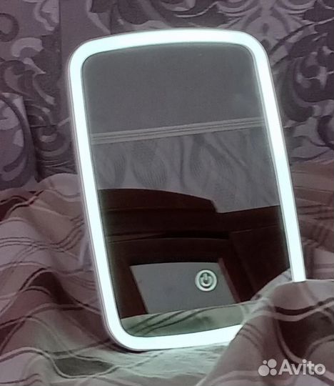 Зеркало косметическое с подсветкой