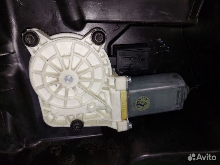 Стеклоподъемник передний левый Dodge Nitro