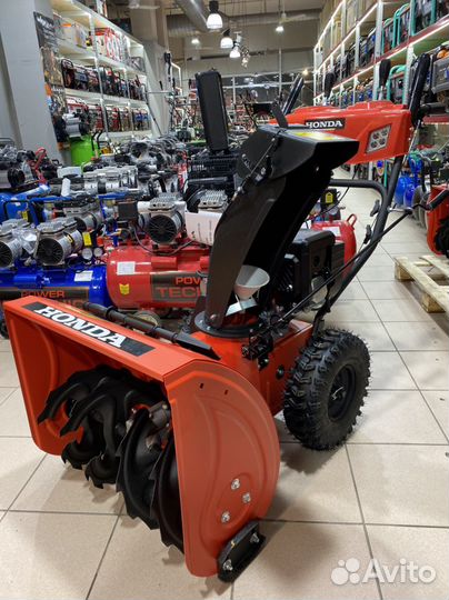 Снегоуборочная машина Honda