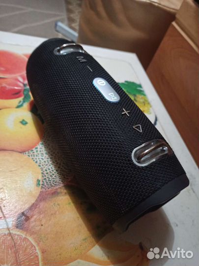 Bluetooth колонка JBL Xtreme. Через плечо