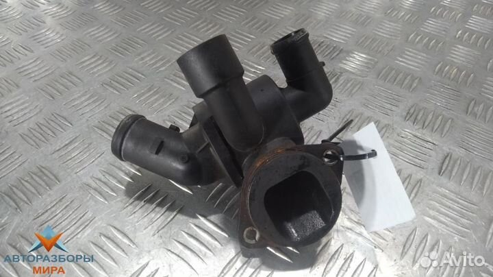 Корпус термостата Skoda Superb 2 2011 03L121111AE