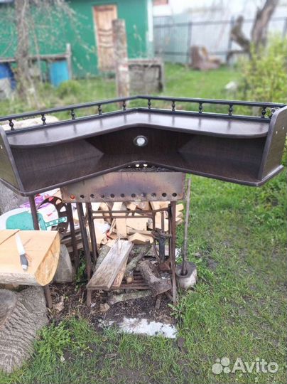 Барные стулья, стол, полка