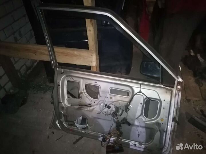 Дверь передняя левая Volvo 740