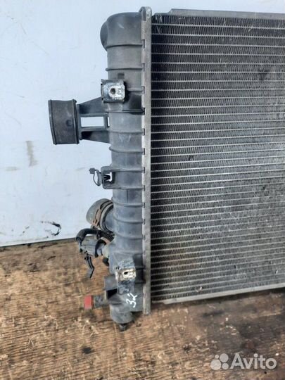 Радиатор основной Opel Astra H хэтчбэк 5 дв. 1.6