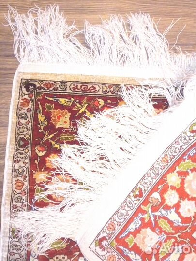 Шёлковый ковёр Hereke. Авторская подпись