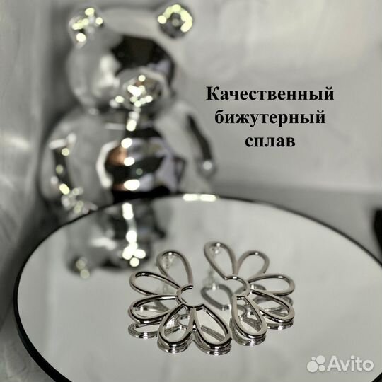 Серьги под серебро половинки цветка