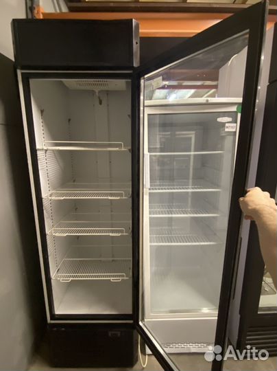 Холодильный шкаф для напитков со стеклянной дверью