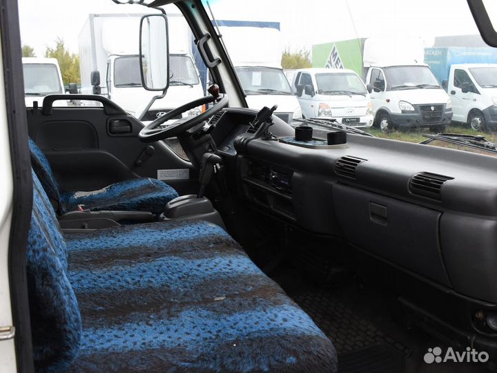 Isuzu Elf (N-series), 2002