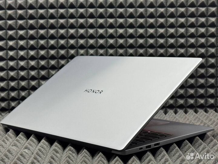 Мощный ноутбук Honor. Состояние нового