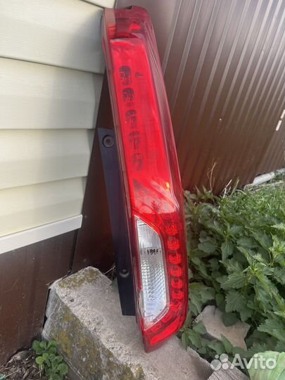 Стопсигнал задний ниссан х трейл Т31 правый