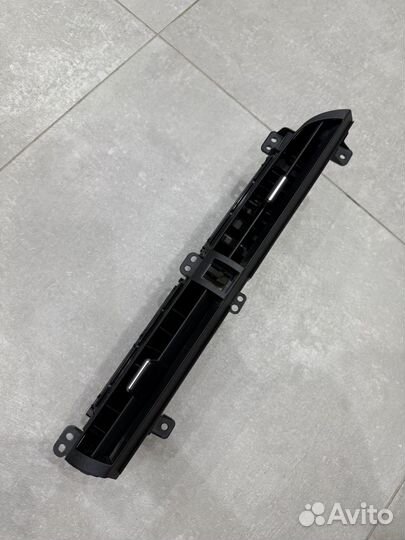 Дефлектор воздуха центральный Toyota Camry 70