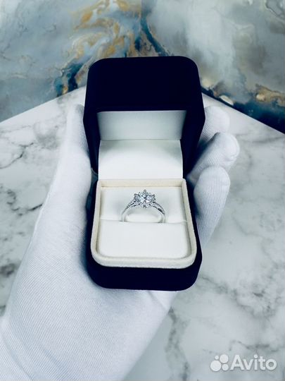 Кольцо с бриллиантом Tiffany 1ct