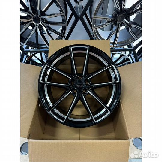 Диски R20 на BMW Vossen
