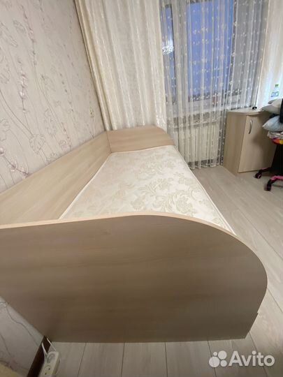 Продается кровать 90*190 с матрасом