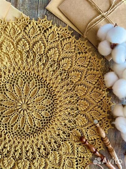 Салфетка вязаная крючком соломенно-желтая