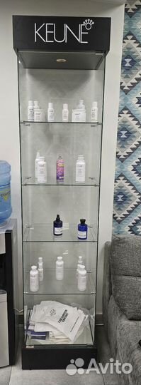 Стеклянная витрина с подсветкой Keune