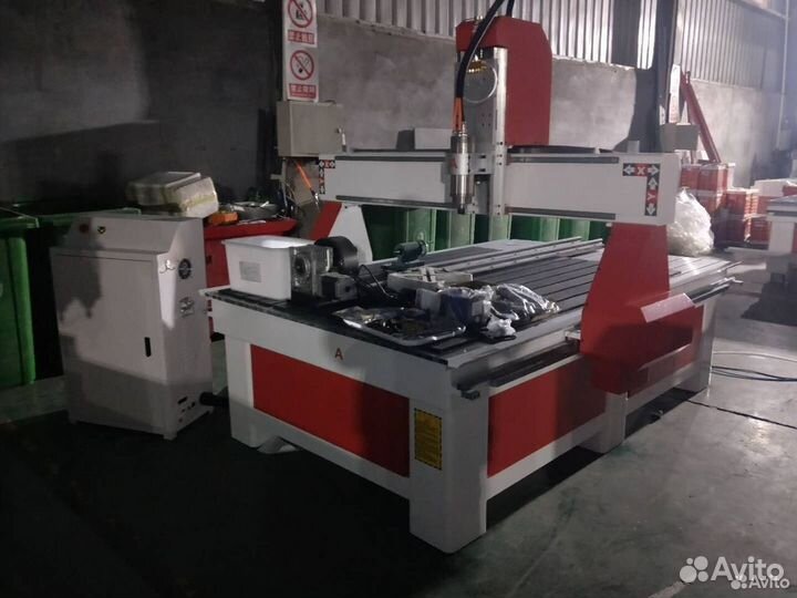 Фрезер чпу по дереву 1215 с токарной осью на столе