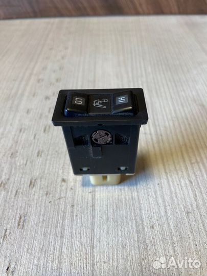 Кнопка подогрева сиденья правая Toyota Rav4