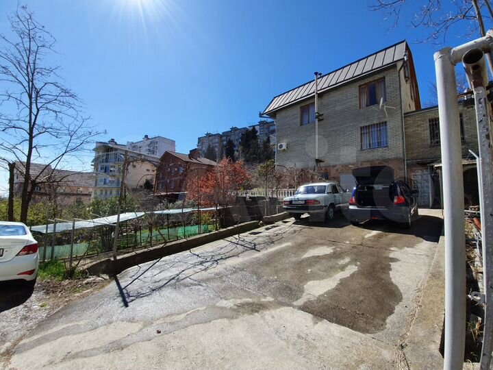 Дом 315 м² на участке 4,3 сот.