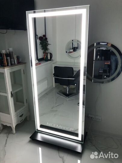 Зеркало со светодиодной подсветкой