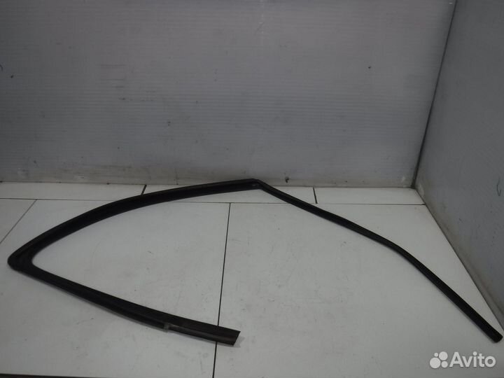 Уплотнитель стекла двери Peugeot 207