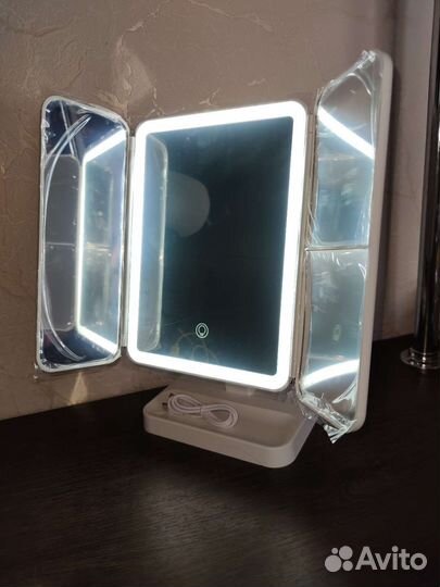 Новое настольное зеркало с подсветкой