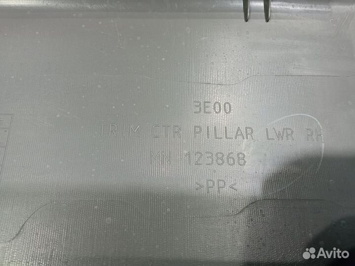 Обшивка стойки средней нижняя правая Mitsubishi L2