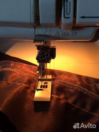 Швейная машина коверлок husqvarna