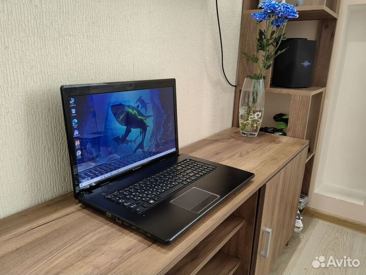 Lenovo 17.3 / core i3 / 8 gb / SSD 256gb