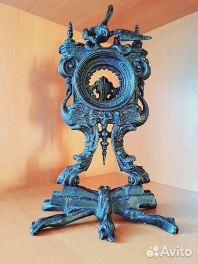 Подчасник Орел на стене замка. касли