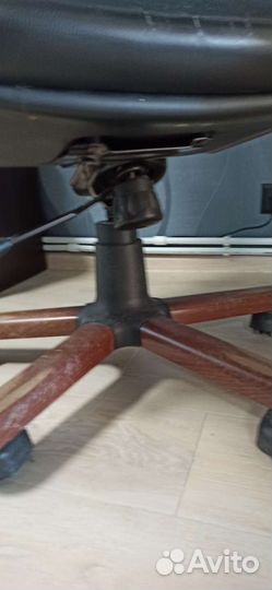 Компьютерное кресло руководителя