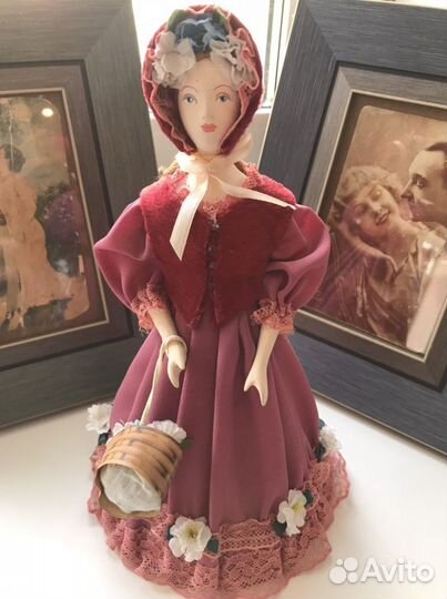 Кукла фарфоровая