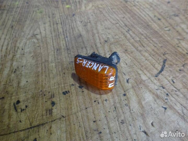 Повторитель поворота на крыло правый Mitsubishi L