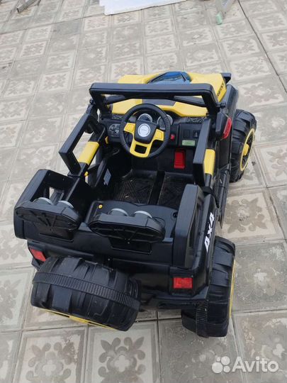 Детский автомобиль на аккумуляторе